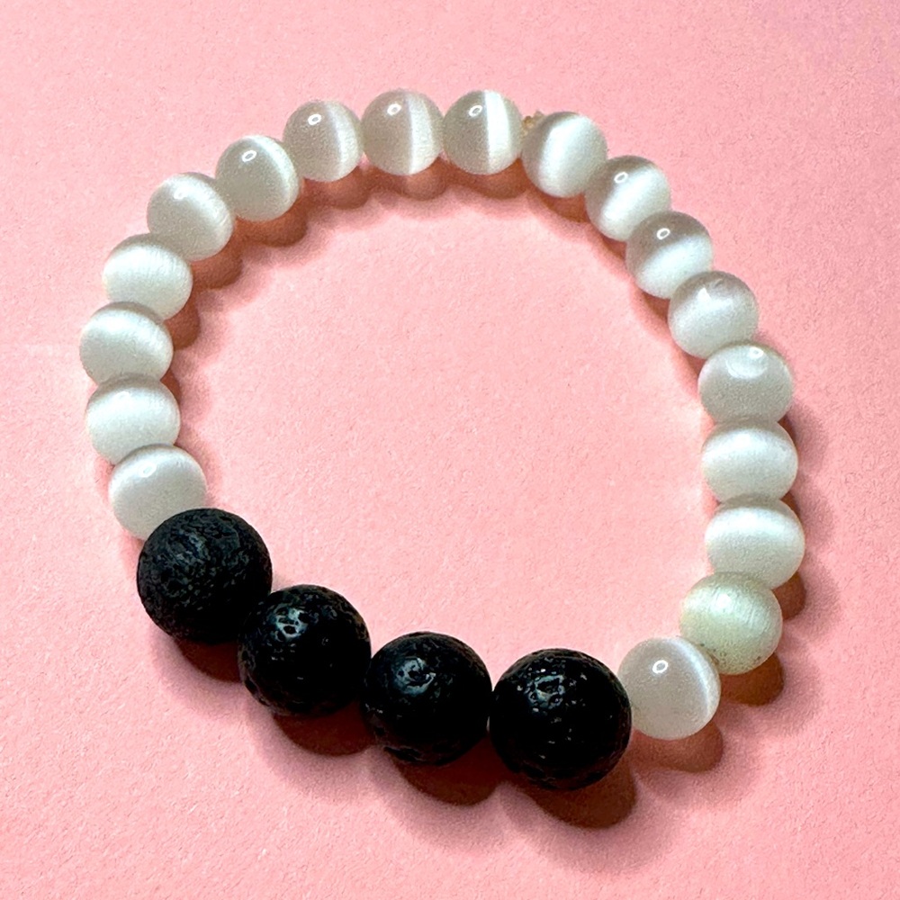 Beaded Bracelet white and black beads‎